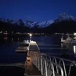 Hennesstrand Brygge - Din Base For Vesteralen Og Lofoten アパート Hennes