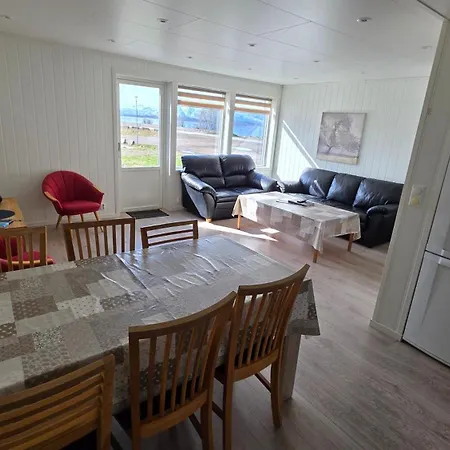 Hennesstrand Brygge - Din Base For Vesteralen Og Lofoten アパート