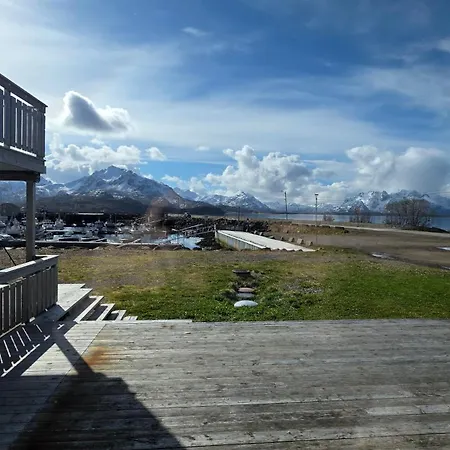 Hennesstrand Brygge - Din Base For Vesteralen Og Lofoten *
